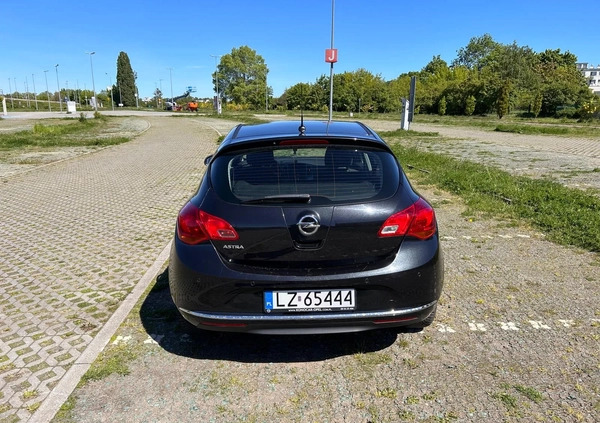 Opel Astra cena 29000 przebieg: 164000, rok produkcji 2013 z Gdańsk małe 137